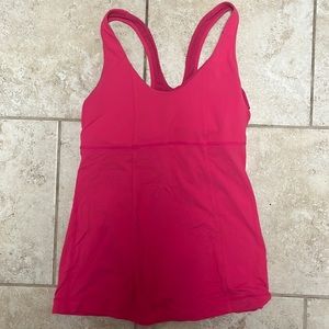 Lululemon size 8 workout top - fits like a 4/6